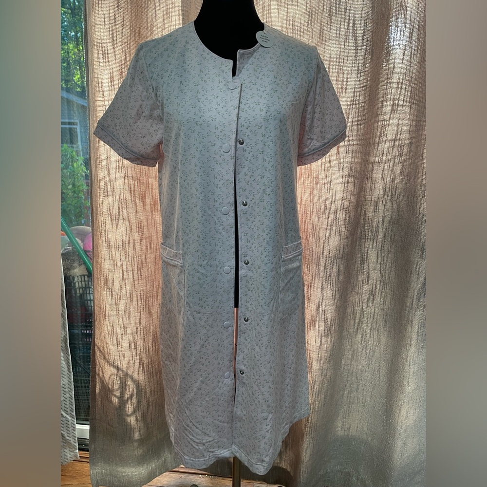 Brand new Gray Button-Up Short Sleeve night gown robe